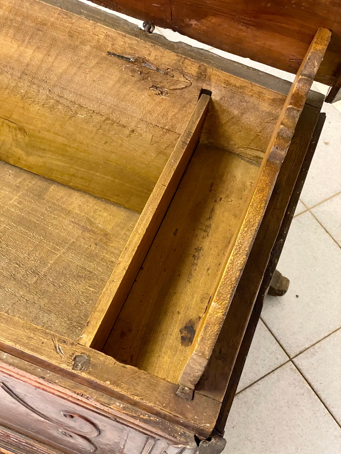 Cassapanca in noce. Brescia Cremona. Fine XVII secolo