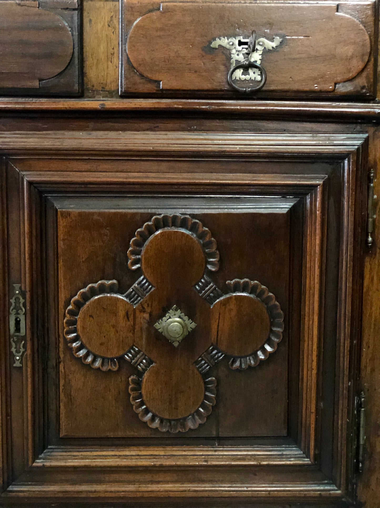 Credenza doppio corpo XVII secolo