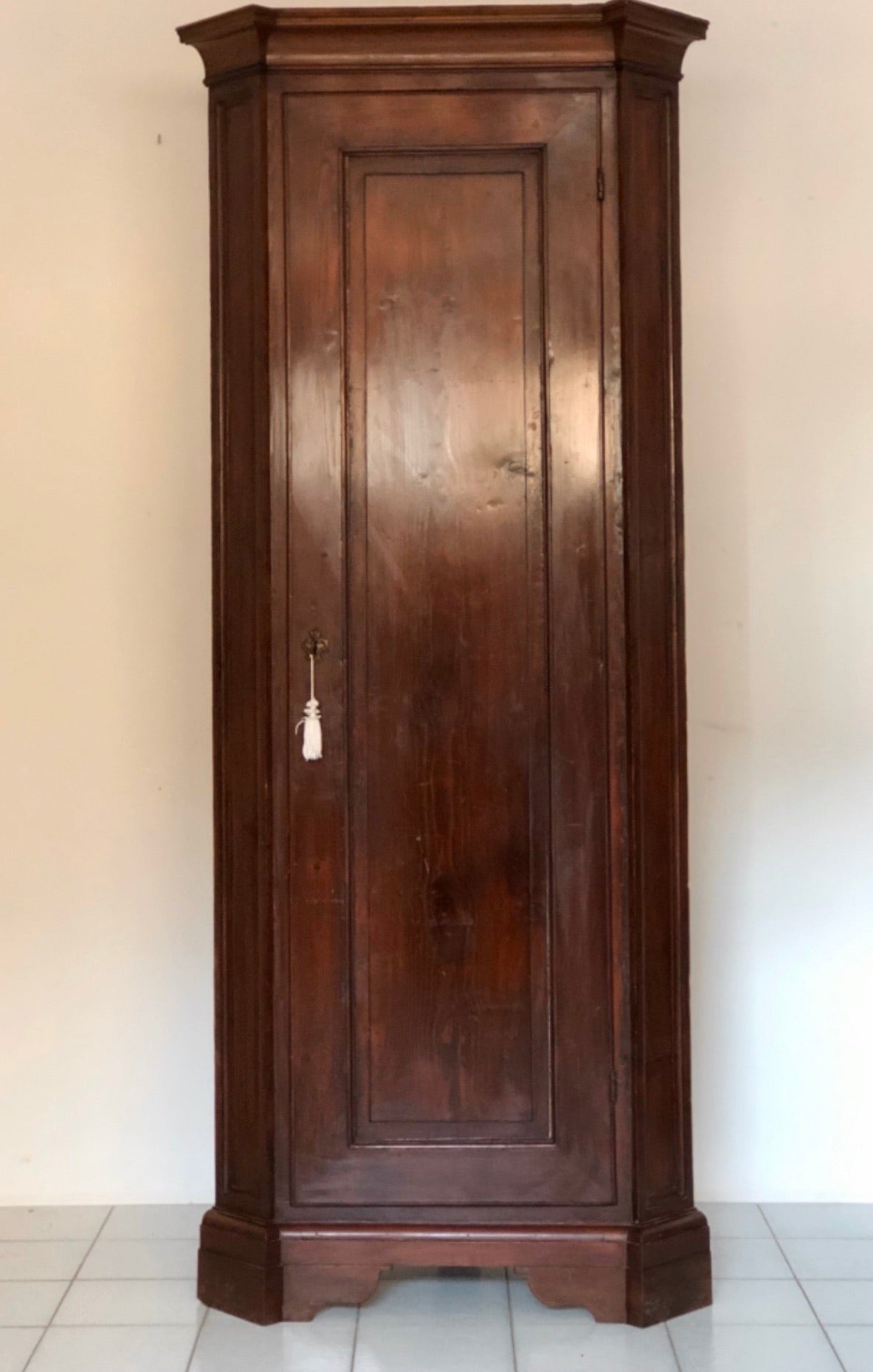 Venetian corner cupboard late 18th/early 19th century