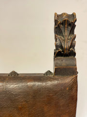 Trono Lombardo in noce con borchie . XVI - XVII secolo
