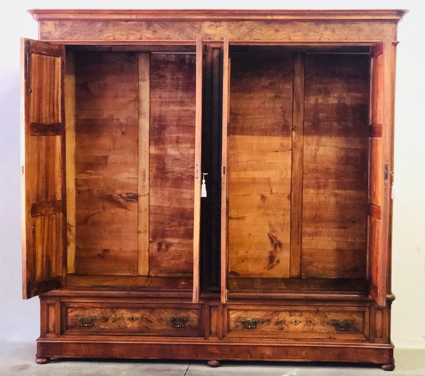 Carlo X wardrobe four doors Lombard walnut and briar