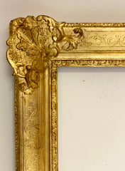 Grande cornice in legno intagliato dorato . XIX secolo