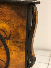 Ribalta lombarda mossa sul fronte radica di noce . Primi 800
