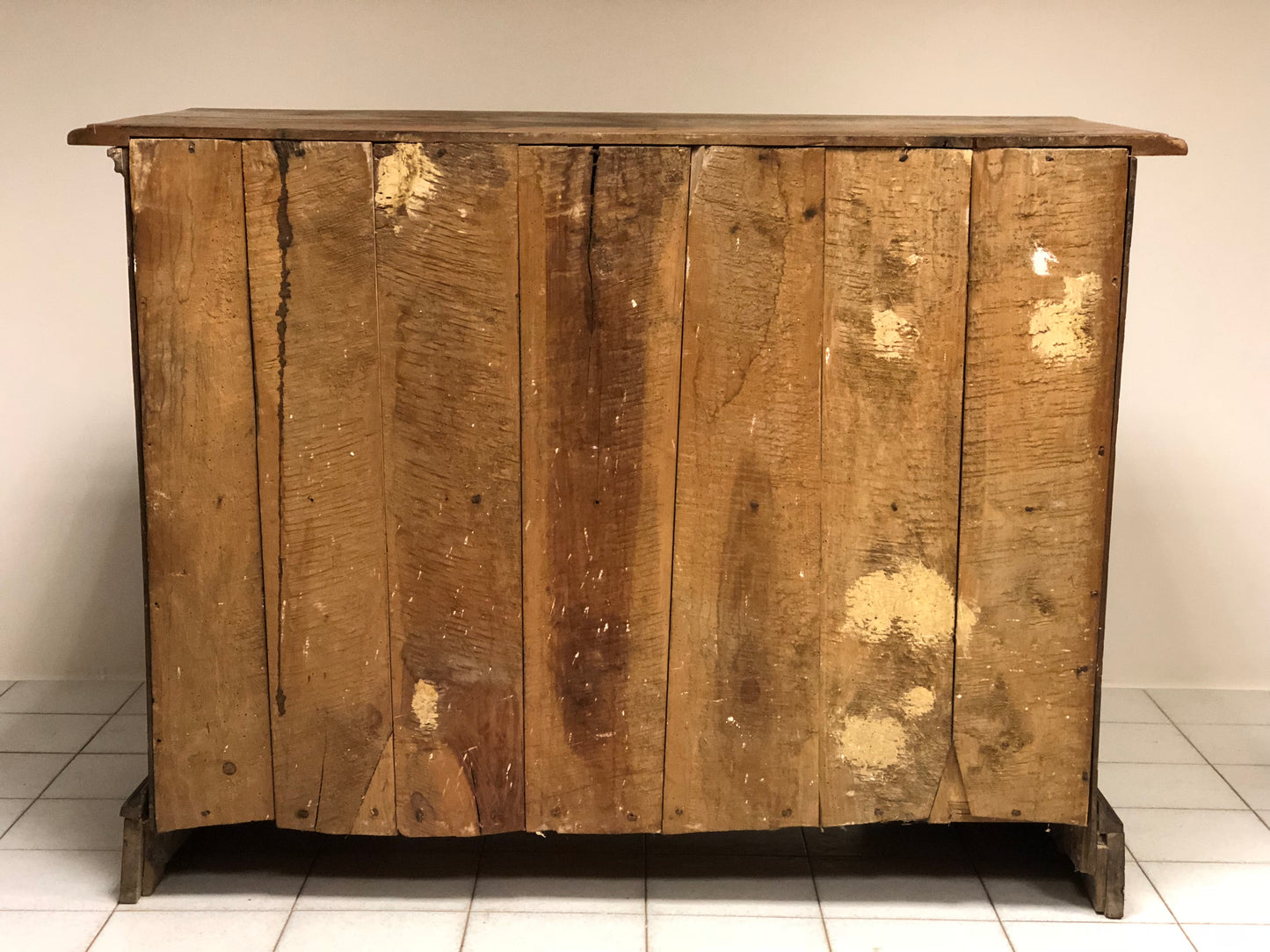 Walnut and briar chest of drawers. Modena Reggio. Louis XIV