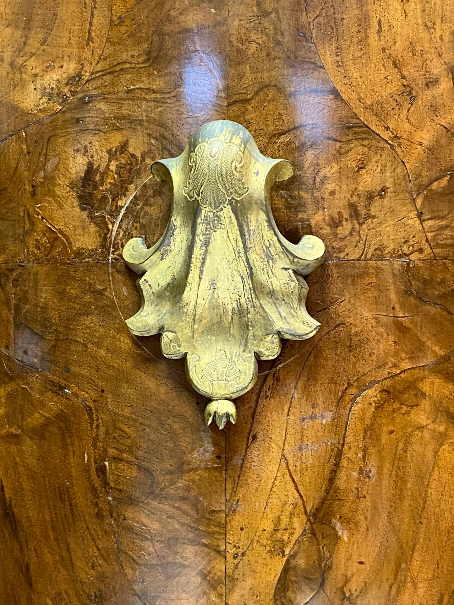 Curved Louis XIV corner cabinet. Ferrara, late 17th century