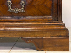 Cassettone Emiliano bolognese in noce fine XVII secolo