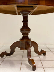 Tavolo intarsiato. Rolo. D 97 cm XIX secolo