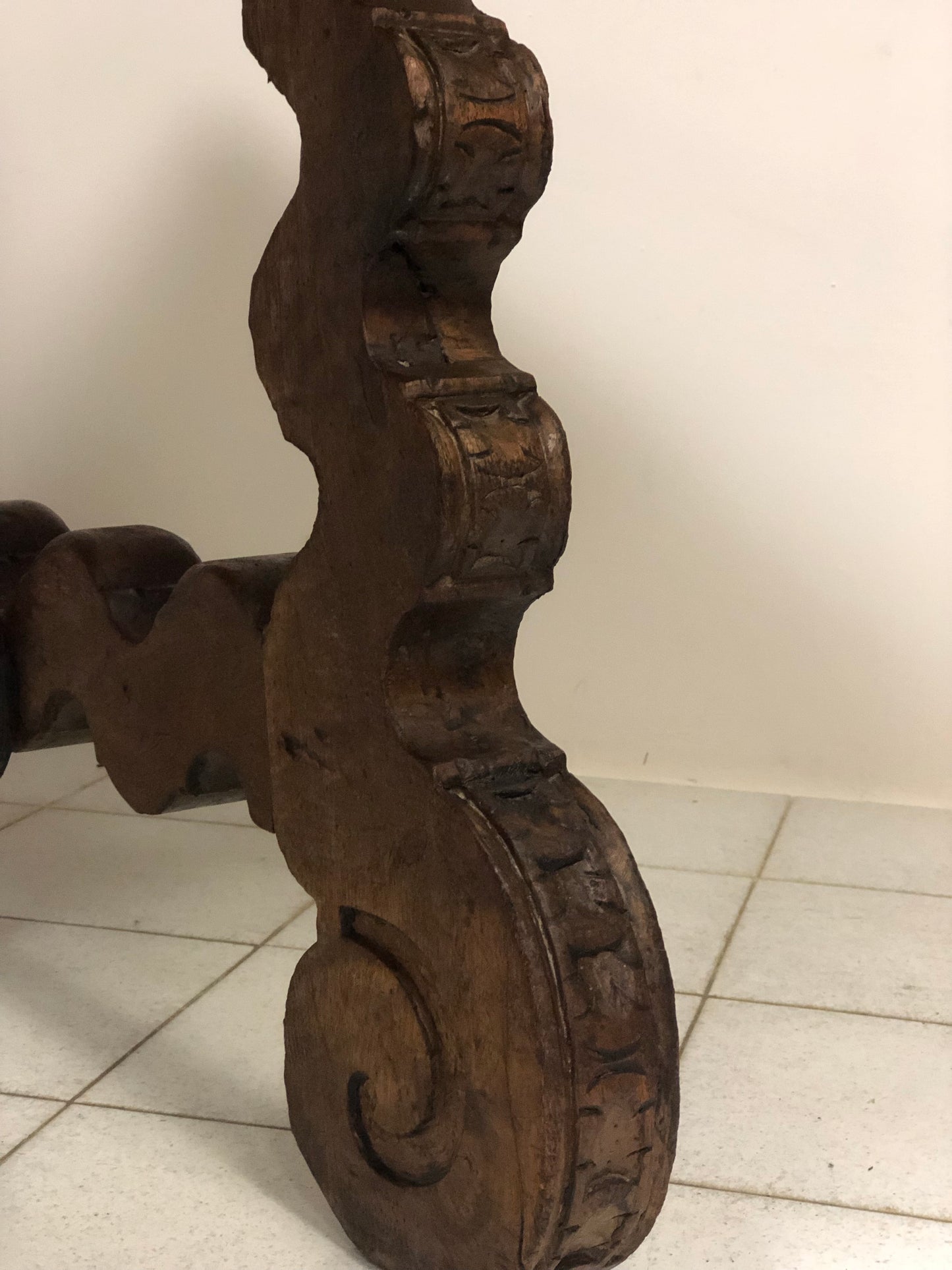 Walnut refectory table. 17th century