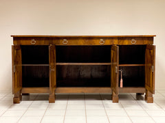 Credenza impero di noce quattro porte . Inizio XIX secolo