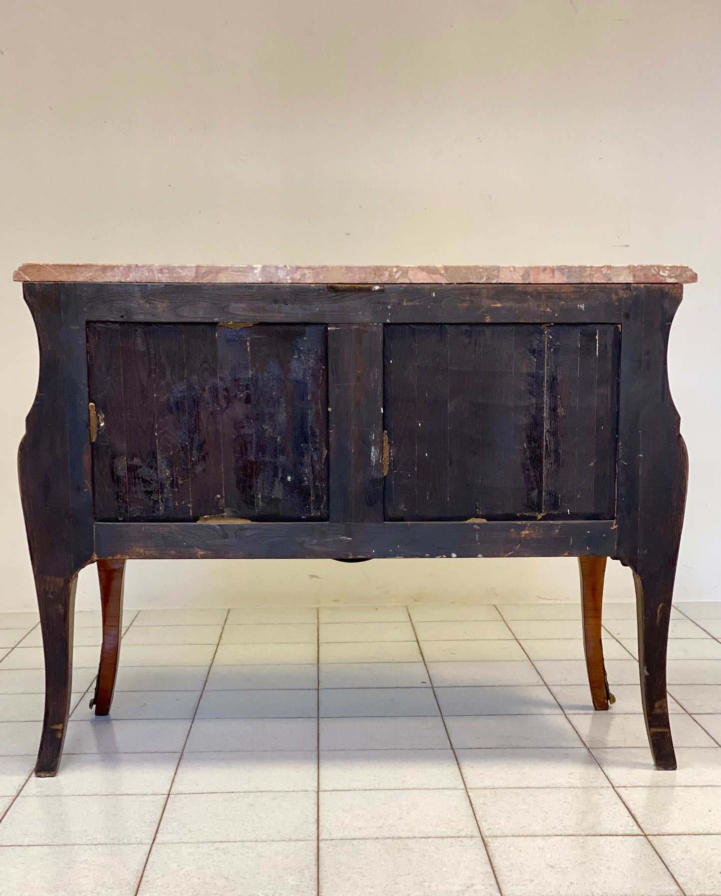 Curved chest of drawers. Pink ebony purple wood. 19th century