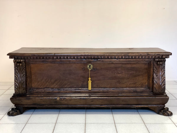 Cassapanca lombarda cremonese . XVII secolo (rare dimensioni )