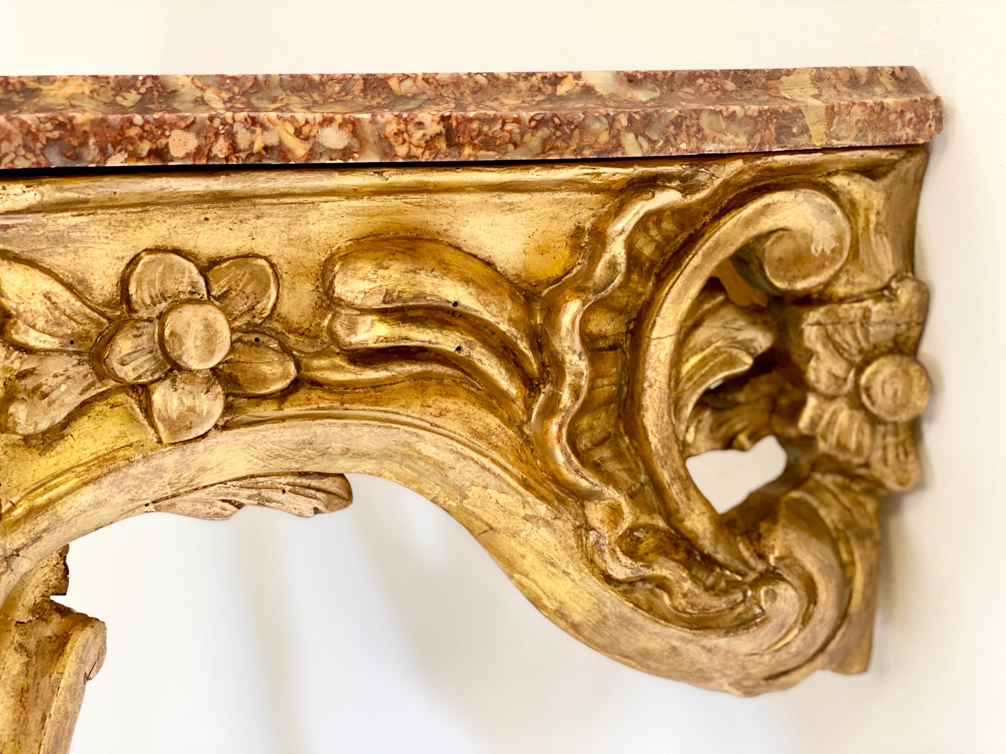 Consolles in legno intagliato e dorato. Luigi XV