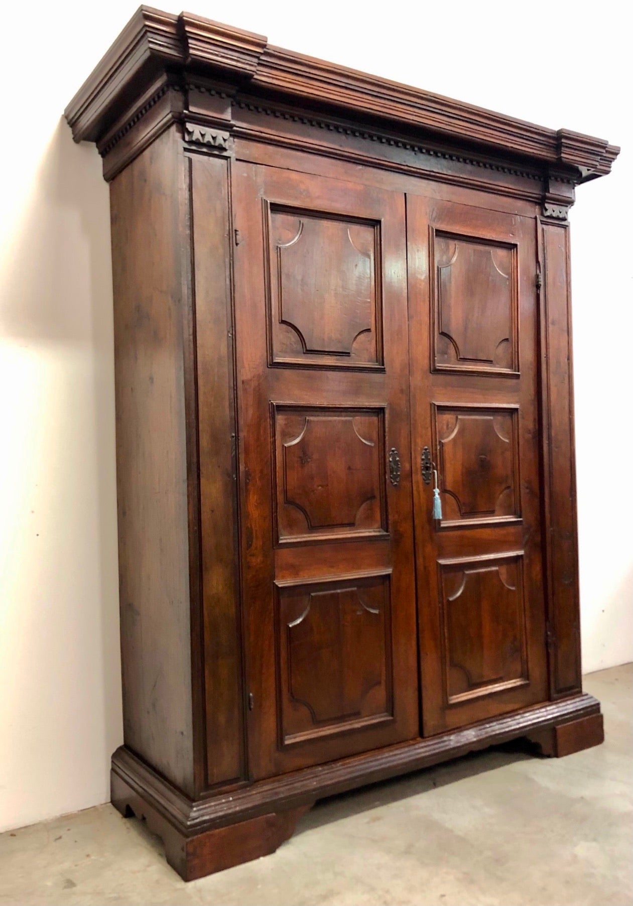 Lombard walnut wardrobe. 17th century