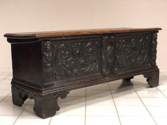 Cassapanca lombarda intagliata Bergamo XVI secolo