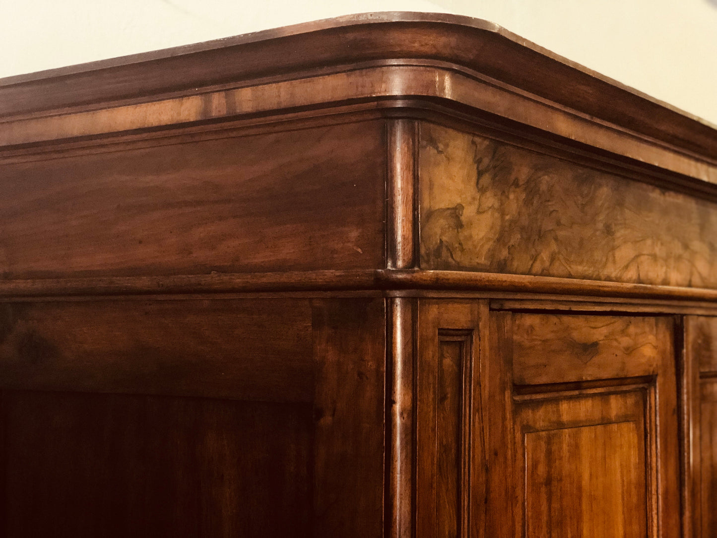 Carlo X wardrobe four doors Lombard walnut and briar