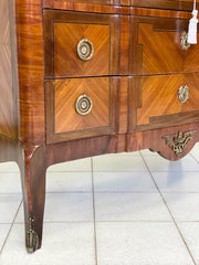 Cassettone Napoleone III in bois de rose con piano in marmo. XIX secolo