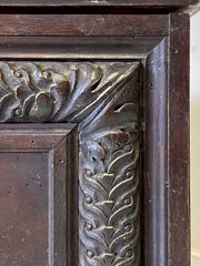 Cassapanca lombarda con stemma inizio XVII secolo
