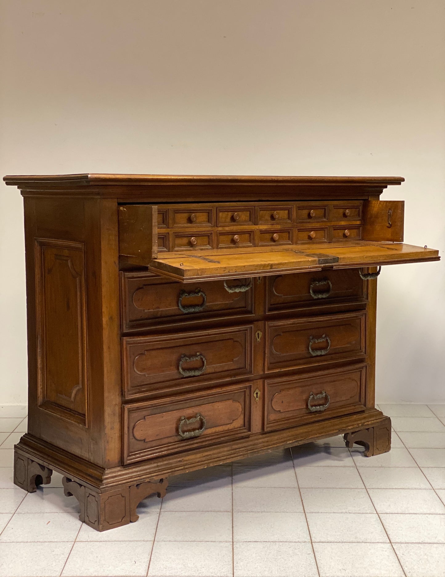 Lombard Brescian cabinet chest of drawers. Louis XIV. 17th century