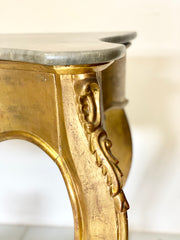 Console lombarda sagomata in legno intagliato e dorato. XIX secolo