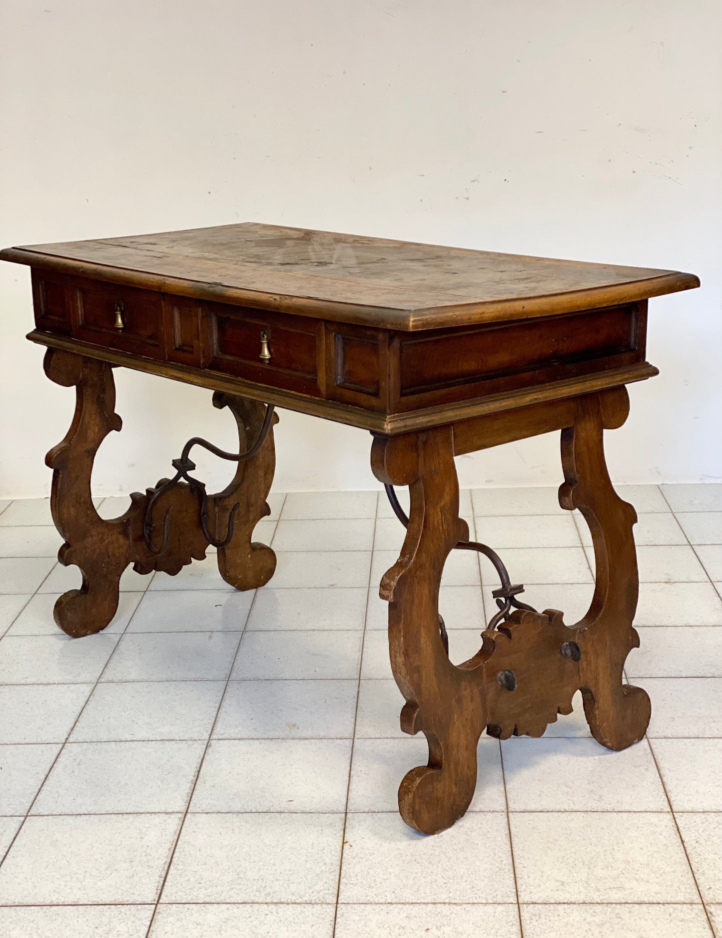Walnut refectory writing table. Tuscany 18th century