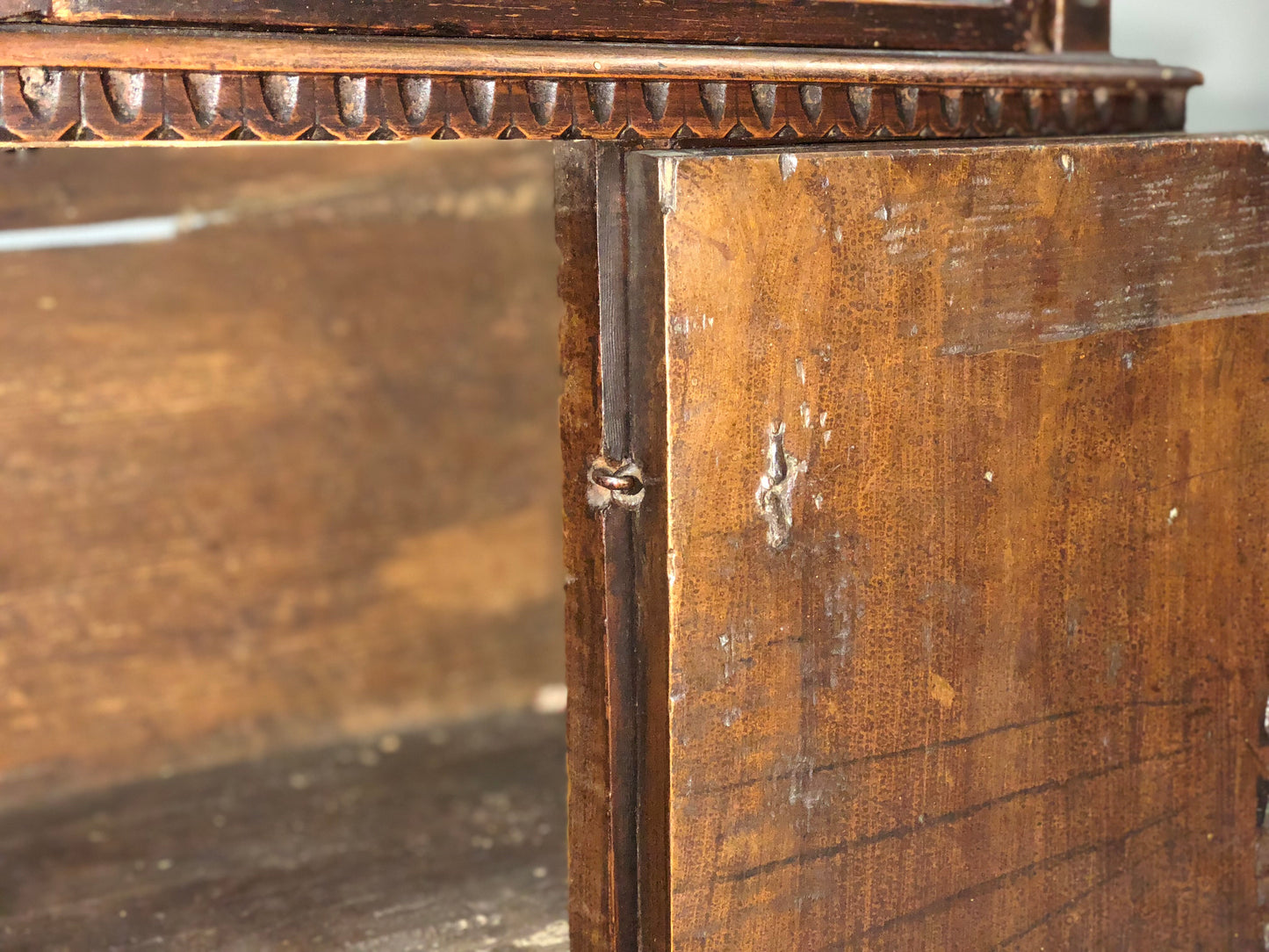 Kneeler in Lombard Mantuan walnut. 16th century