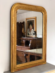 Specchiera lombarda in foglia oro zecchino . Metà XIX secolo . Restaurata