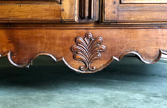 Armadio in noce Luigi XV . XVIII secolo ( restaurato)