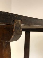 Tavolo in noce circolare scomponibile. Luigi XIV lombardo . XVII secolo