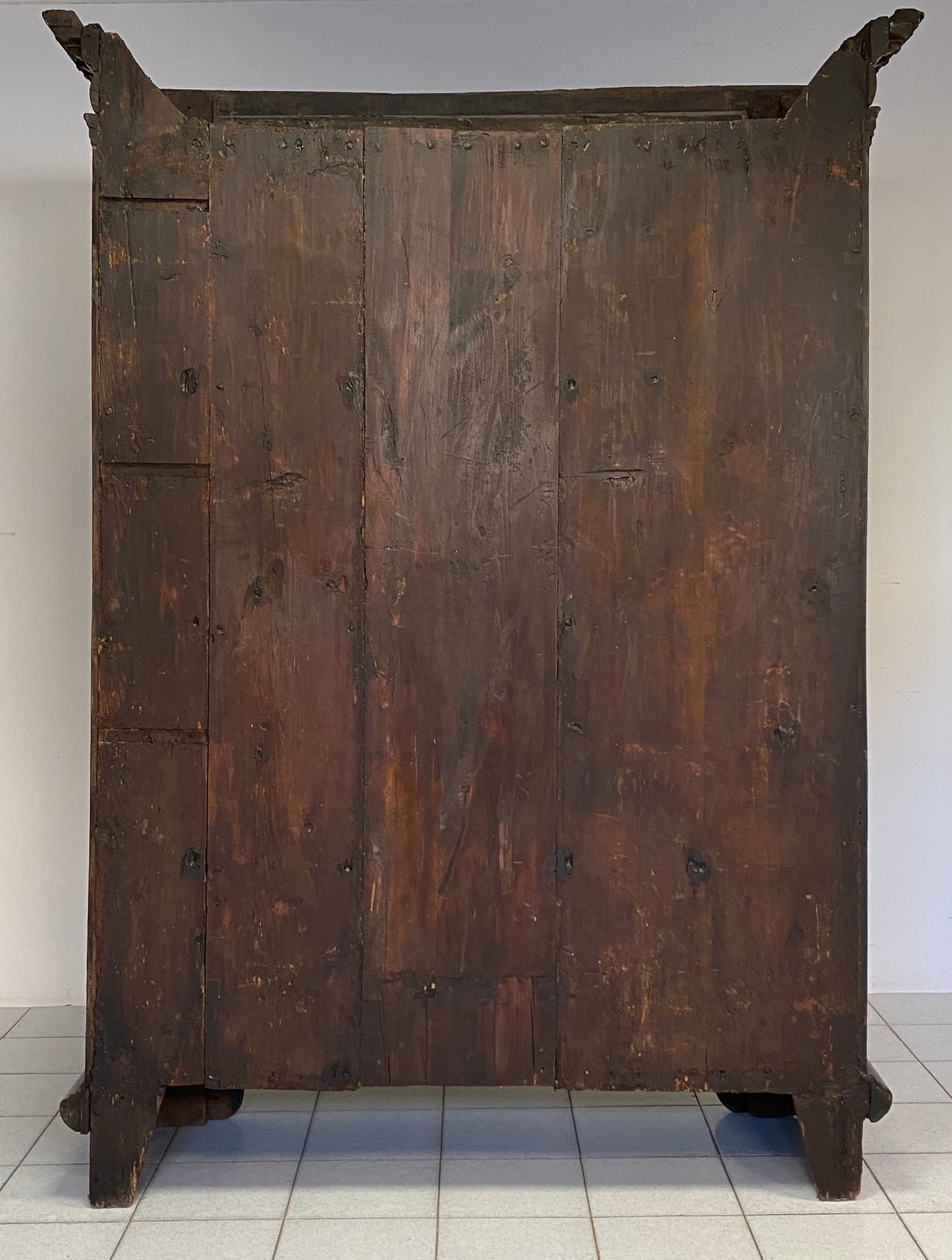 Louis XIV Lombard walnut cabinet. 17th century