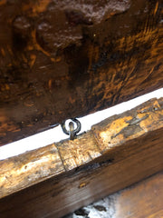 Cassapanca in noce con bugna sul piano. Bologna XVII secolo