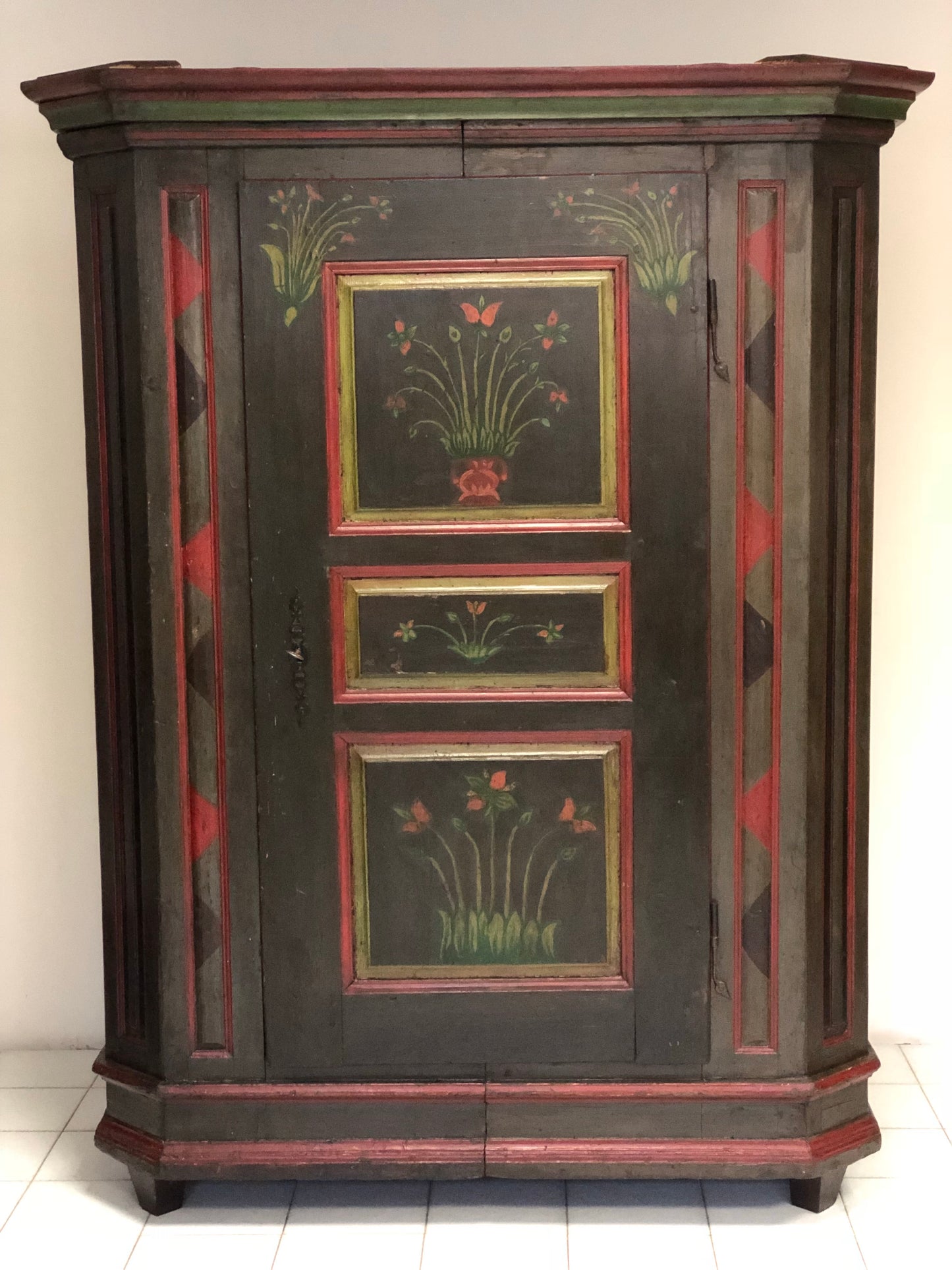Lacquered and painted corner wardrobe. 18th century