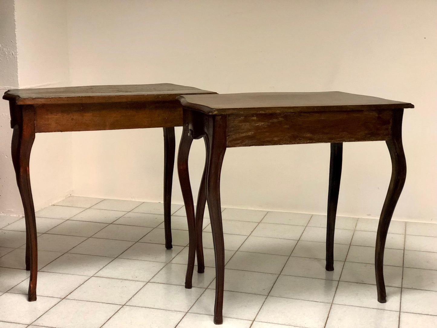 Coppia di consolle in noce Luigi XV
