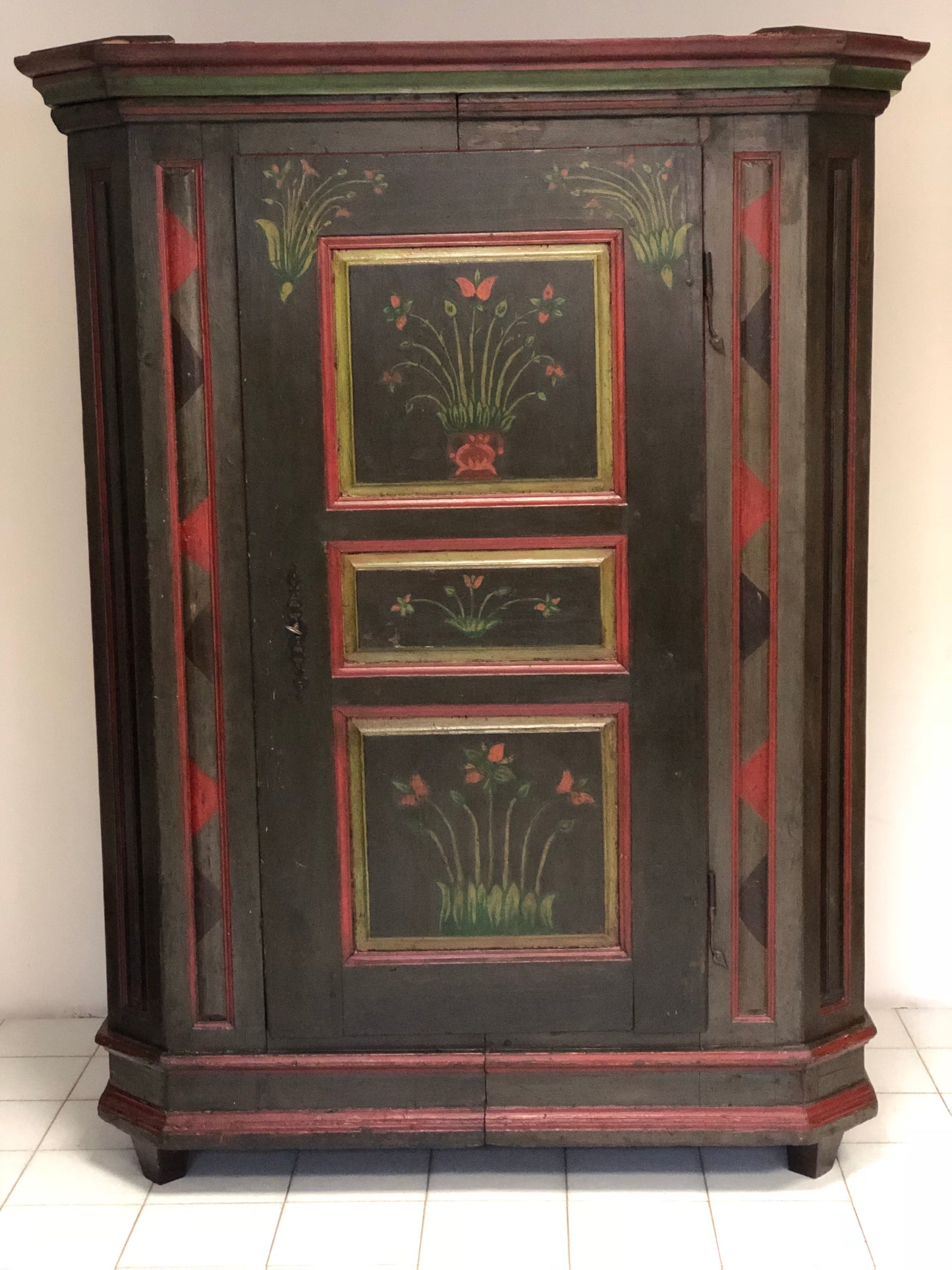 Lacquered and painted corner wardrobe. 18th century