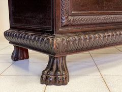 Cassapanca lombarda con stemma inizio XVII secolo