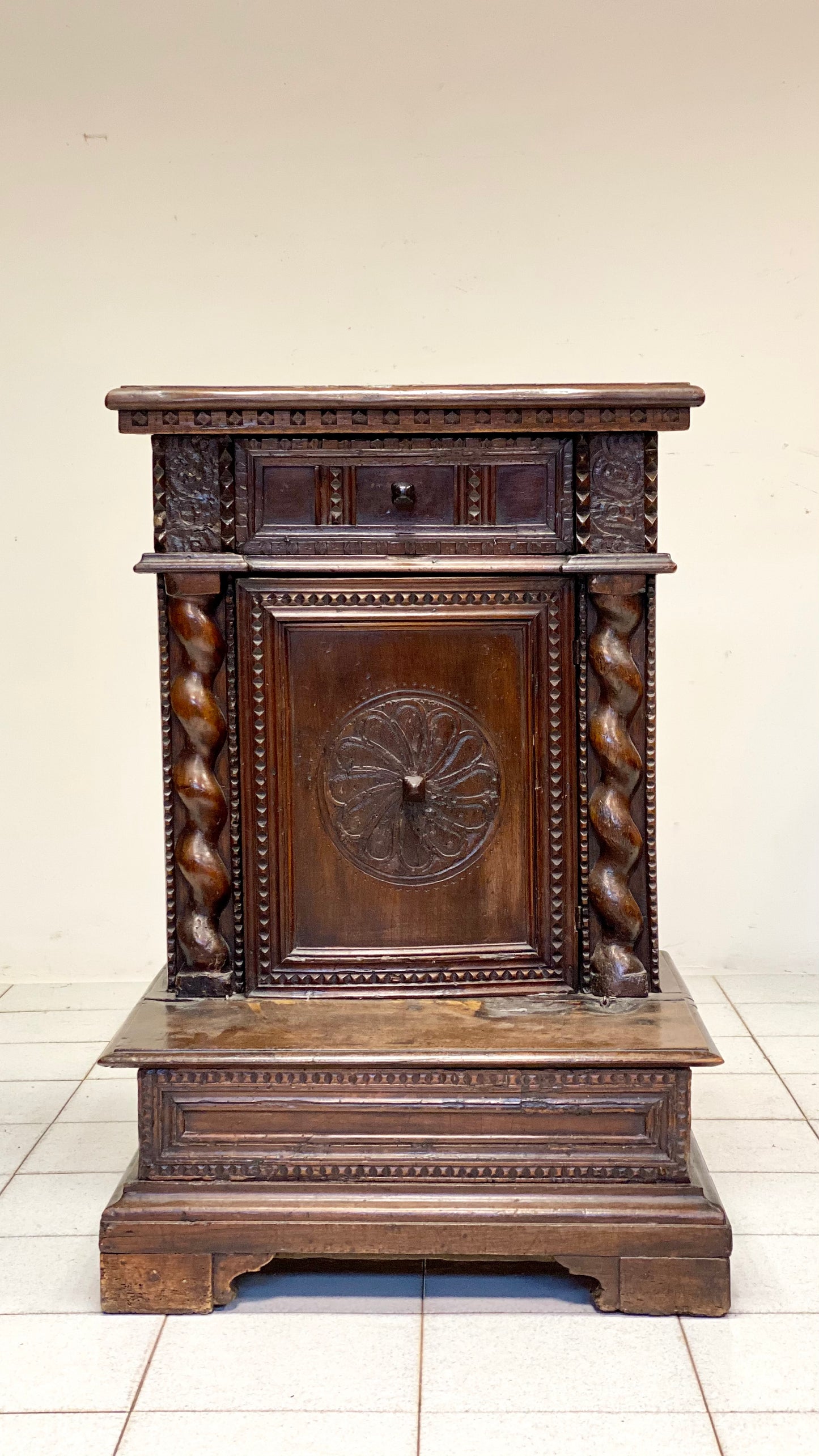 Inginocchiatoio Lombardo Luigi XIV . XVII secolo