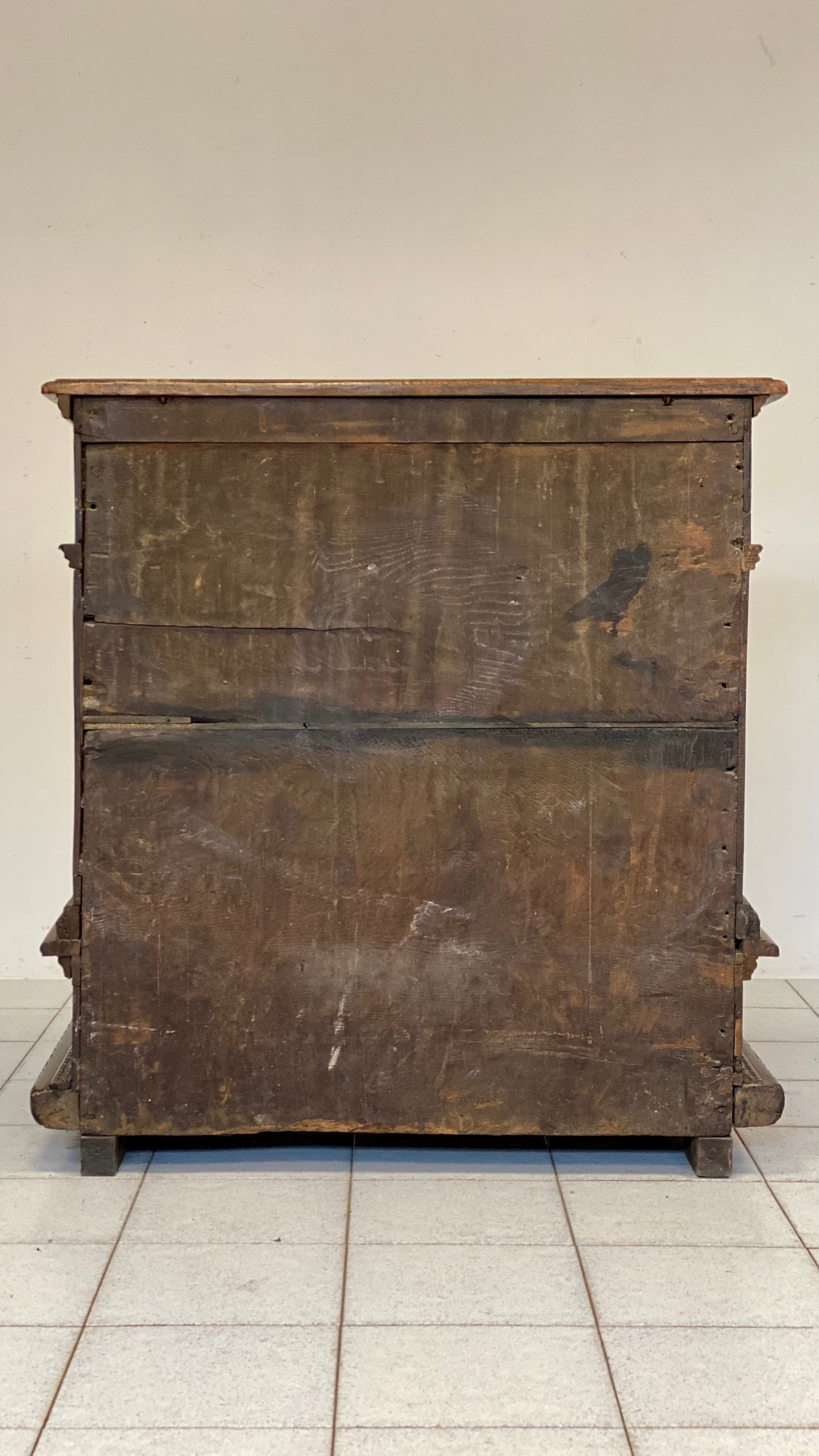 Louis XIV kneeler from Tuscany. 17th century