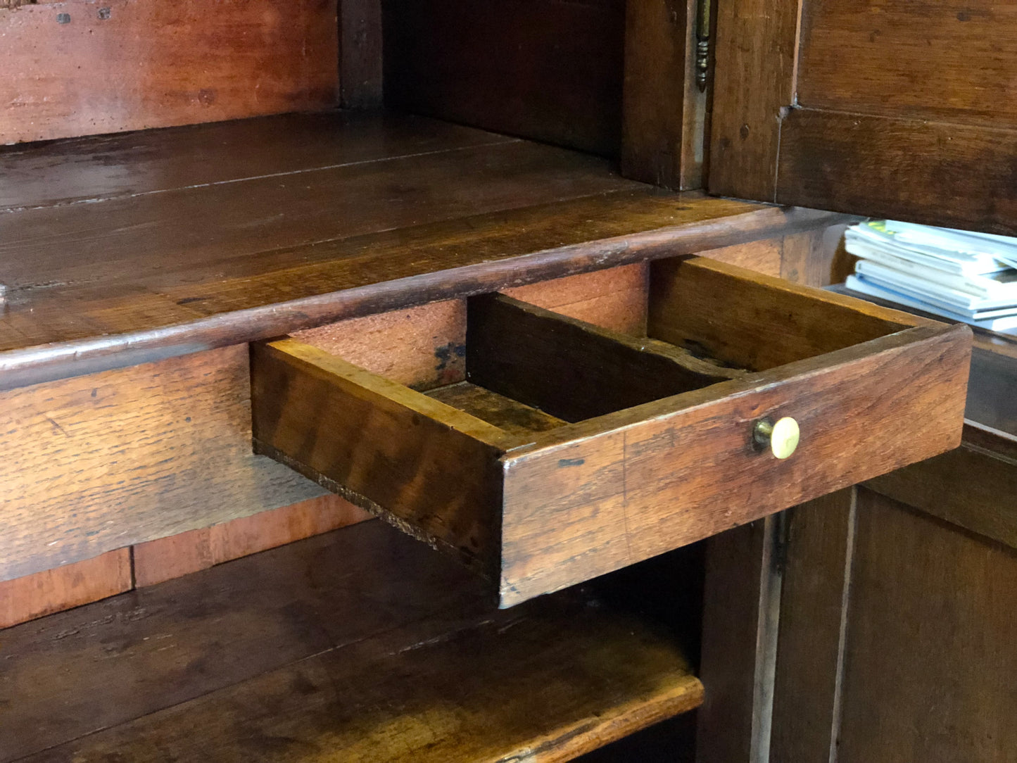Credenza libreria restaurata . XVIII secolo