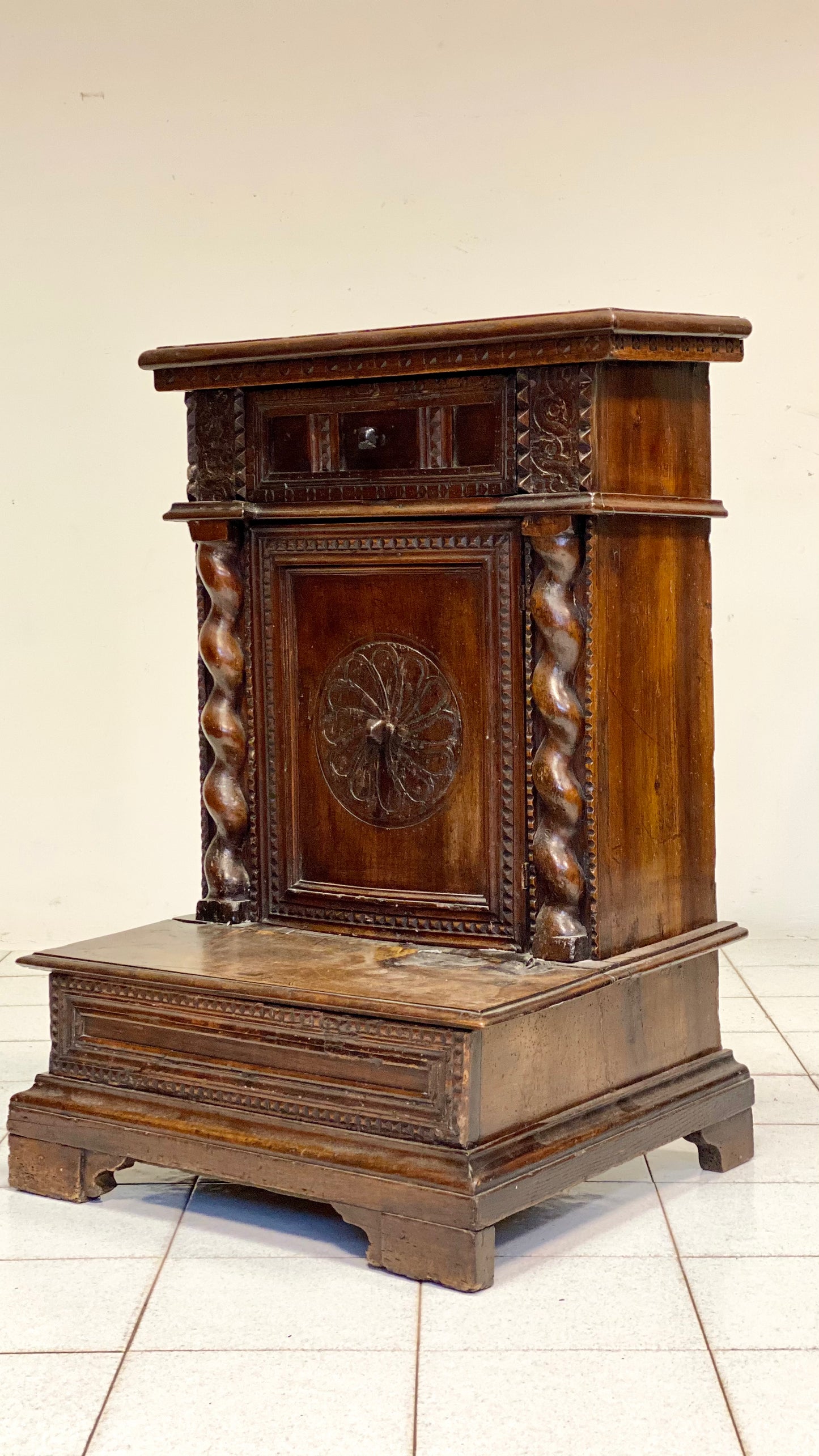 Inginocchiatoio Lombardo Luigi XIV . XVII secolo