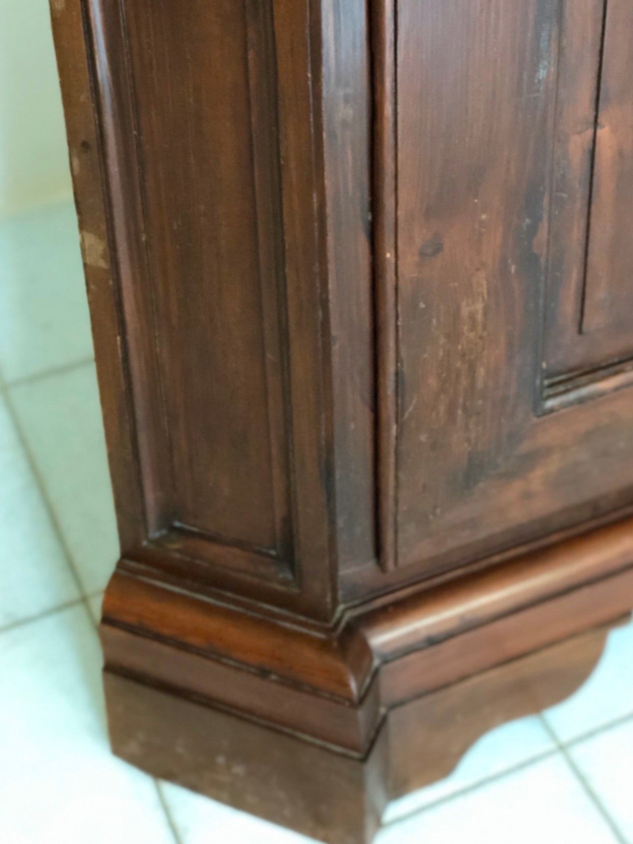 Venetian corner cupboard late 18th/early 19th century