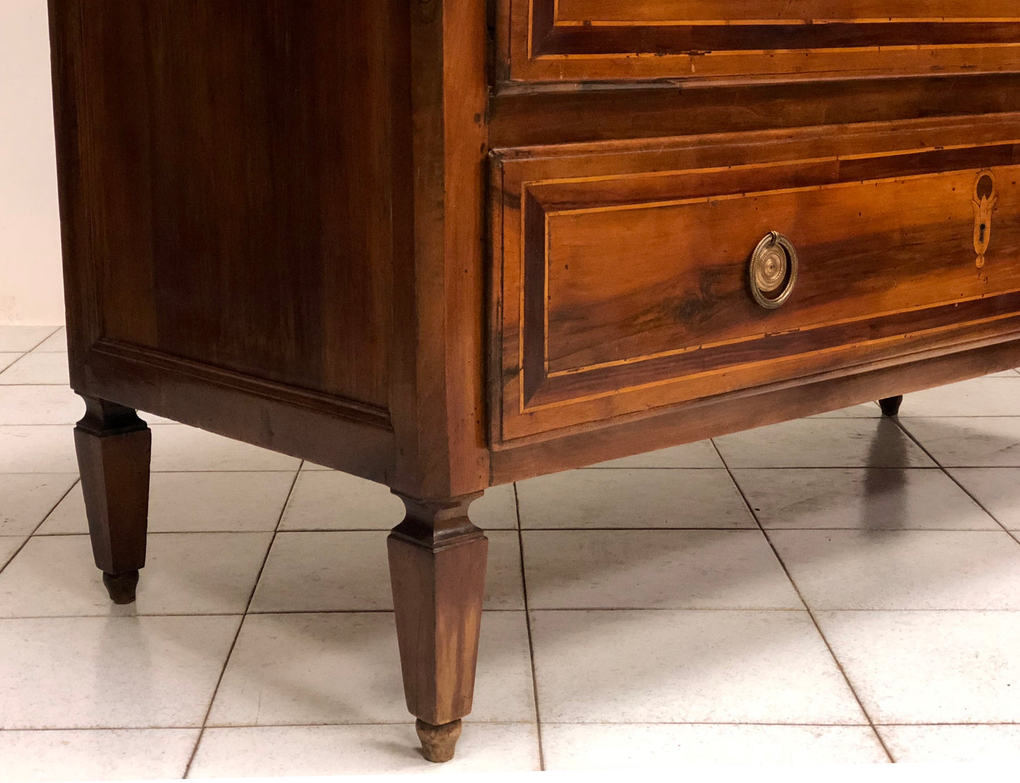 Cassettone lombardo Luigi XVI intarsiato
