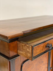 Credenza lombarda due porte noce e radica .XIX secolo