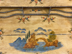 Ribalta Luigi XV gambe alte arcuate laccata in policromia con paesaggi . XVIII secolo