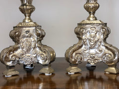 Coppia di candelieri Luigi XV in argento . Inizio XVIII secolo
