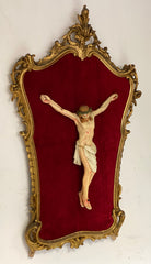 Cristo ligneo con cornice dorata coeva . Lombardia XVIII secolo