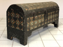 Baule con coperchio bombato . Venezia XVIII secolo