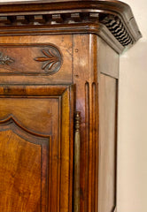 Armadio Luigi XV in noce . Restaurato. XVIII secolo