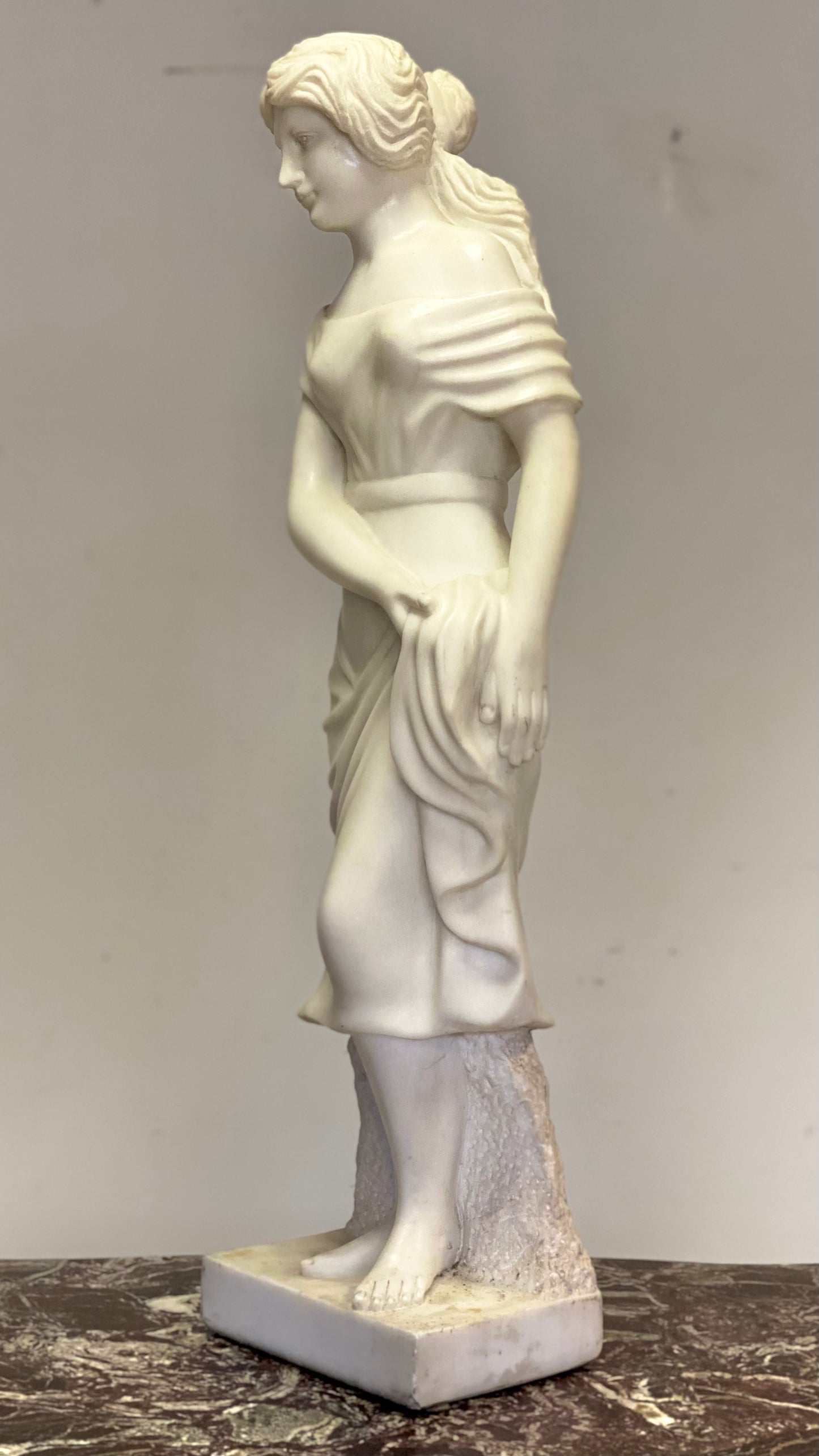 Scultura dama in marmo Carrara firmata .XIX secolo