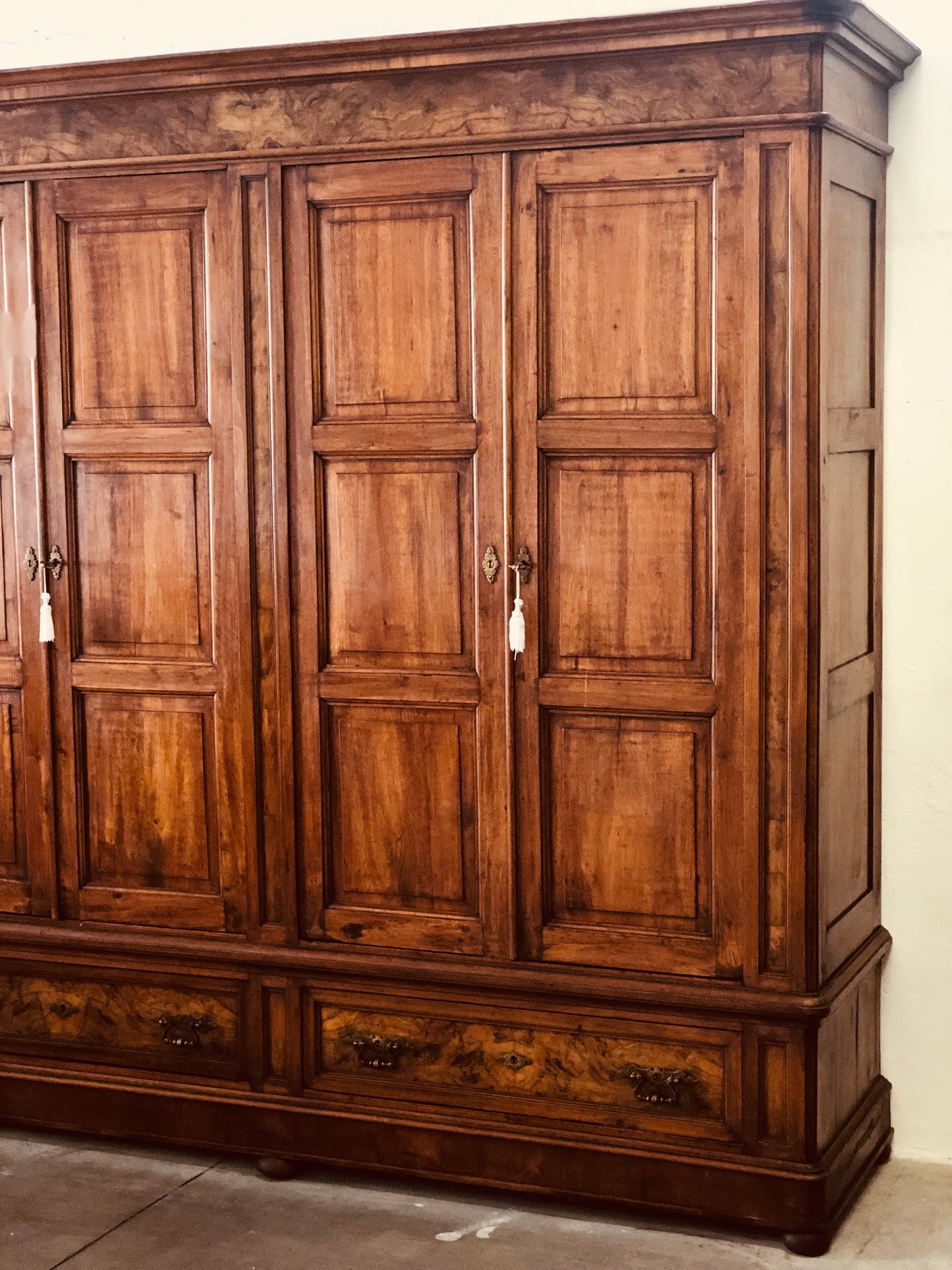 Carlo X wardrobe four doors Lombard walnut and briar