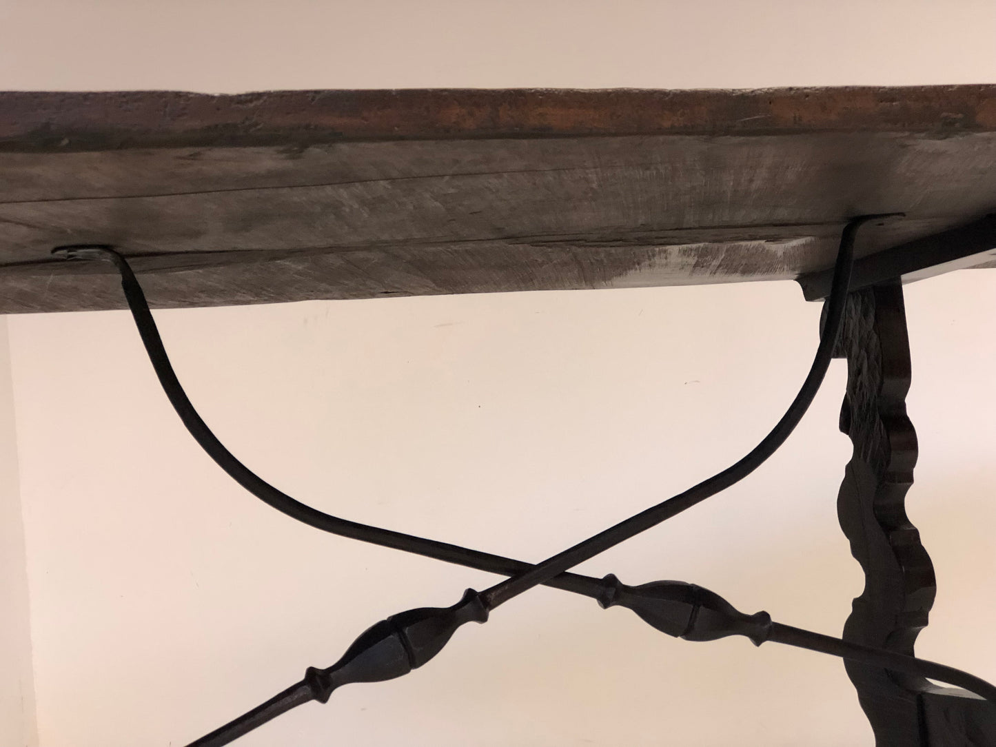 Walnut refectory table. Lombardy 17th century