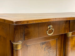 Credenza impero di noce quattro porte . Inizio XIX secolo
